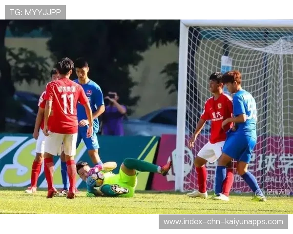 山东泰山通过短传配合慢慢蚕食对方空间