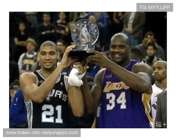 NBA奥尼尔现场表演扣篮引笑声，笑点与惊喜并存