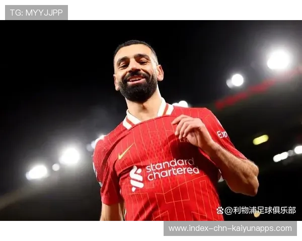 利物浦围攻禁区右侧，萨拉赫外脚背打门稍偏