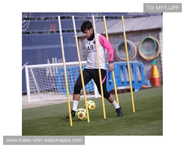 巴黎保持整体紧凑,贝尔纳特跑动积极 巴黎保持整体紧凑,贝尔纳特跑动积极