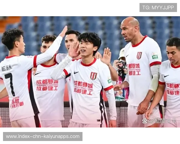 成都蓉城快节奏推进直抵对方禁区边界