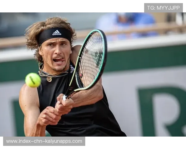 网球茲维列夫抽球窒息：领略极速与力量的完美结合